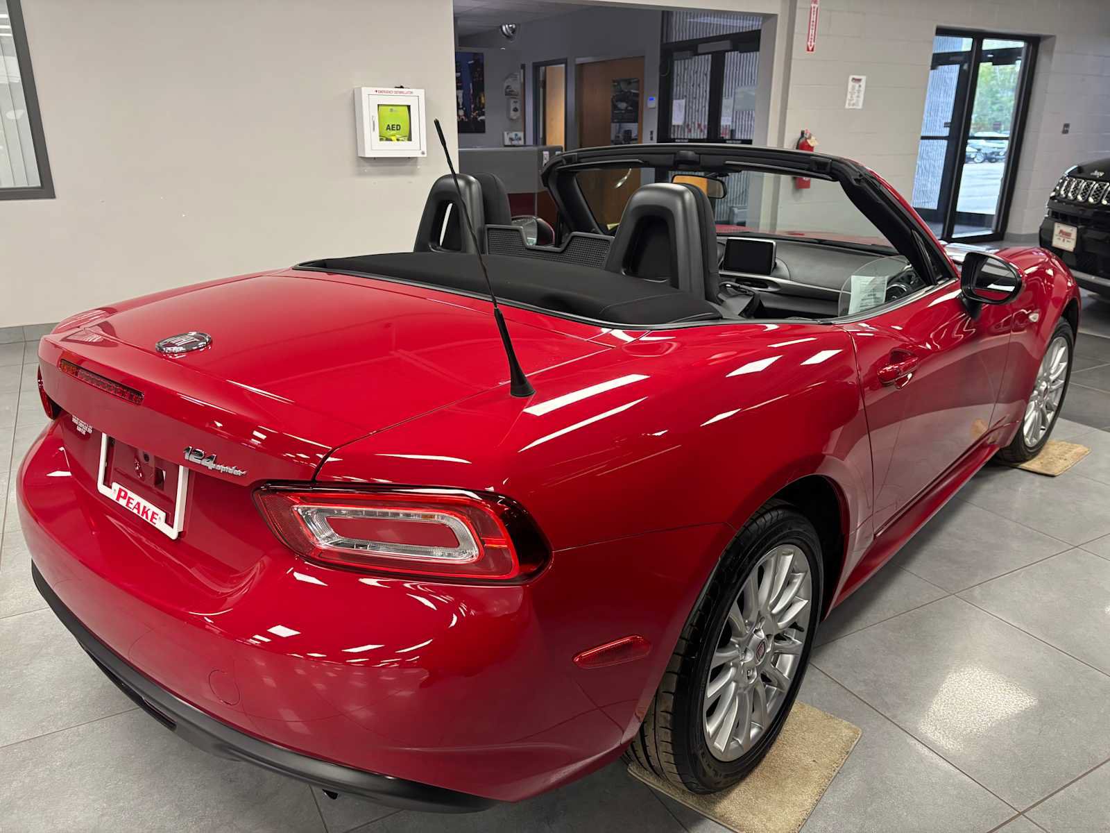 Used 2018 FIAT 124 Spider Classica w/ Technology Group RWD image 7