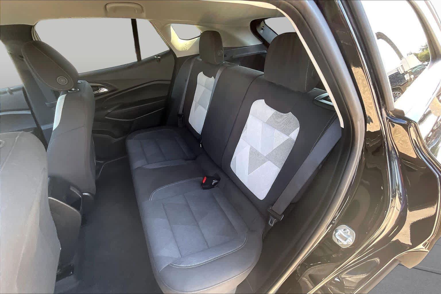 Used 2025 Chevrolet Trax LS FWD image 20