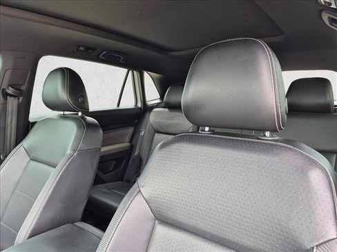 Used 2022 Volkswagen Atlas Cross Sport SEL R-Line w/ Cross Sport MDO Package AWD/4WD image 12