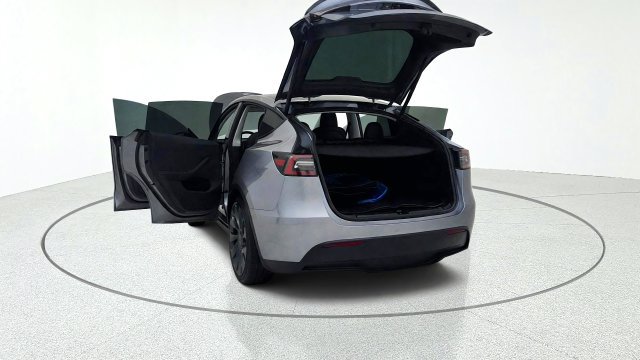 Used 2024 Tesla Model Y Performance AWD/4WD image 16