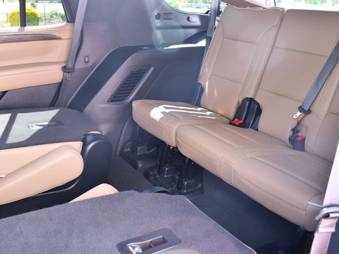 Used 2024 Chevrolet Tahoe Premier w/ Premium Package AWD/4WD image 13