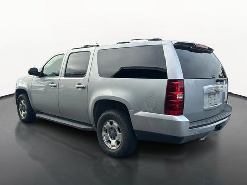 Used 2013 Chevrolet Suburban LT RWD image 5