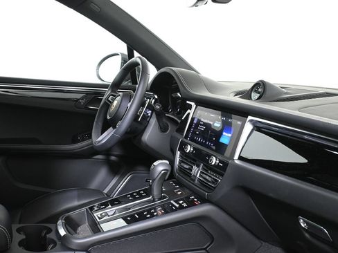 Used 2025 Porsche Macan Turbo AWD/4WD image 9