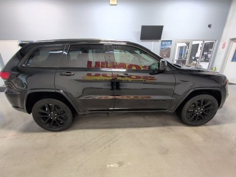 Used 2019 Jeep Grand Cherokee Altitude image 6