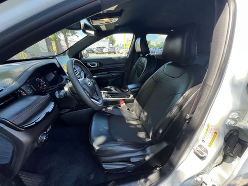 Used 2025 Jeep Compass Trailhawk AWD/4WD image 35
