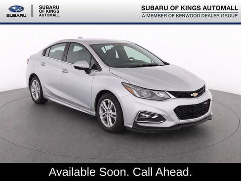 Used 2018 Chevrolet Cruze LT FWD image 1