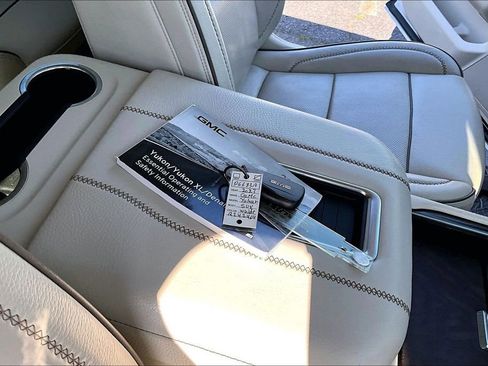 Used 2023 GMC Yukon Denali image 36