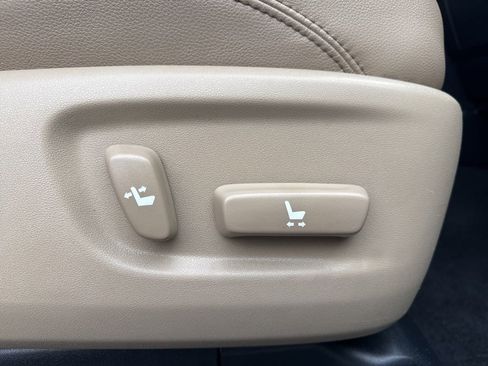 Used 2018 Toyota 4Runner SR5 Premium image 31