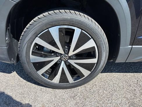 Certified 2023 Volkswagen Taos SE FWD image 9