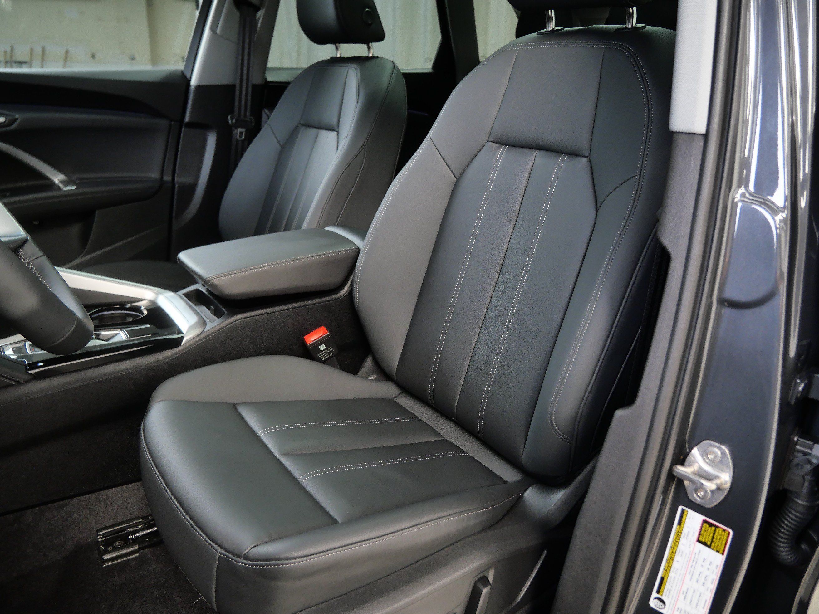 Used 2025 Audi Q5 Premium w/ Convenience Package AWD/4WD image 3
