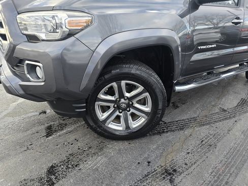 Used 2018 Toyota Tacoma Limited image 2