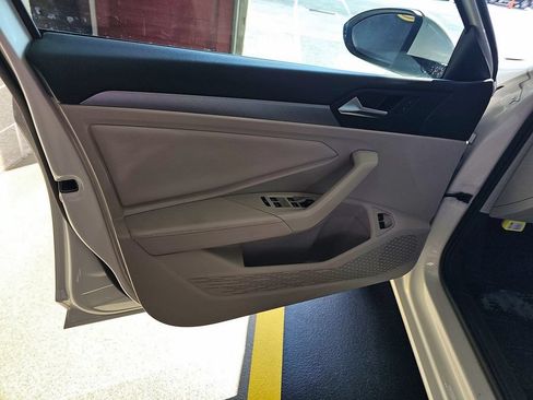Used 2023 Volkswagen Jetta SE FWD image 14
