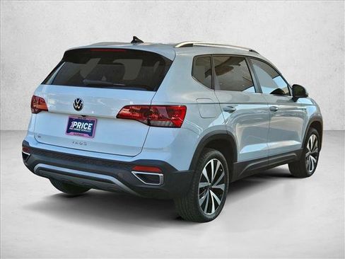 Used 2022 Volkswagen Taos SE FWD image 5