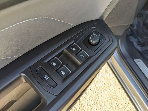 Certified 2022 Volkswagen Atlas Cross Sport SE w/ Panoramic Sunroof Package image 18