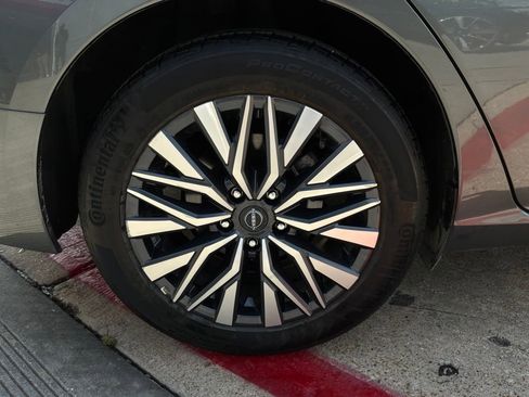 Used 2025 Nissan Altima 2.5 SV FWD image 9