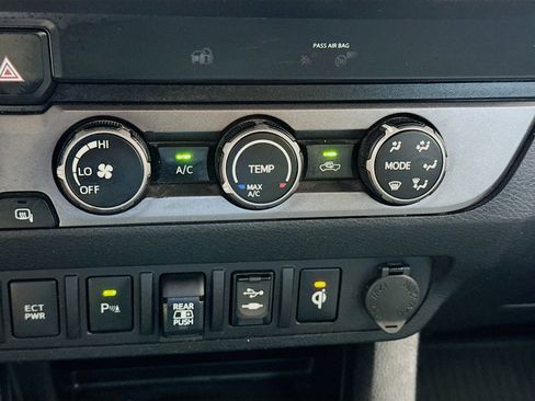 Used 2019 Toyota Tacoma TRD Off-Road w/ Technology Package image 12