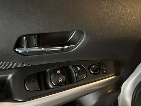 Used 2020 Nissan Kicks SV image 12