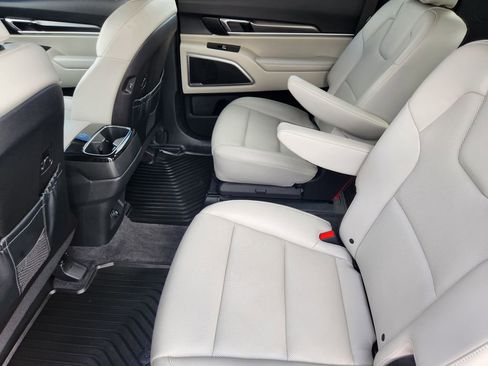 Used 2025 Kia Telluride S image 29