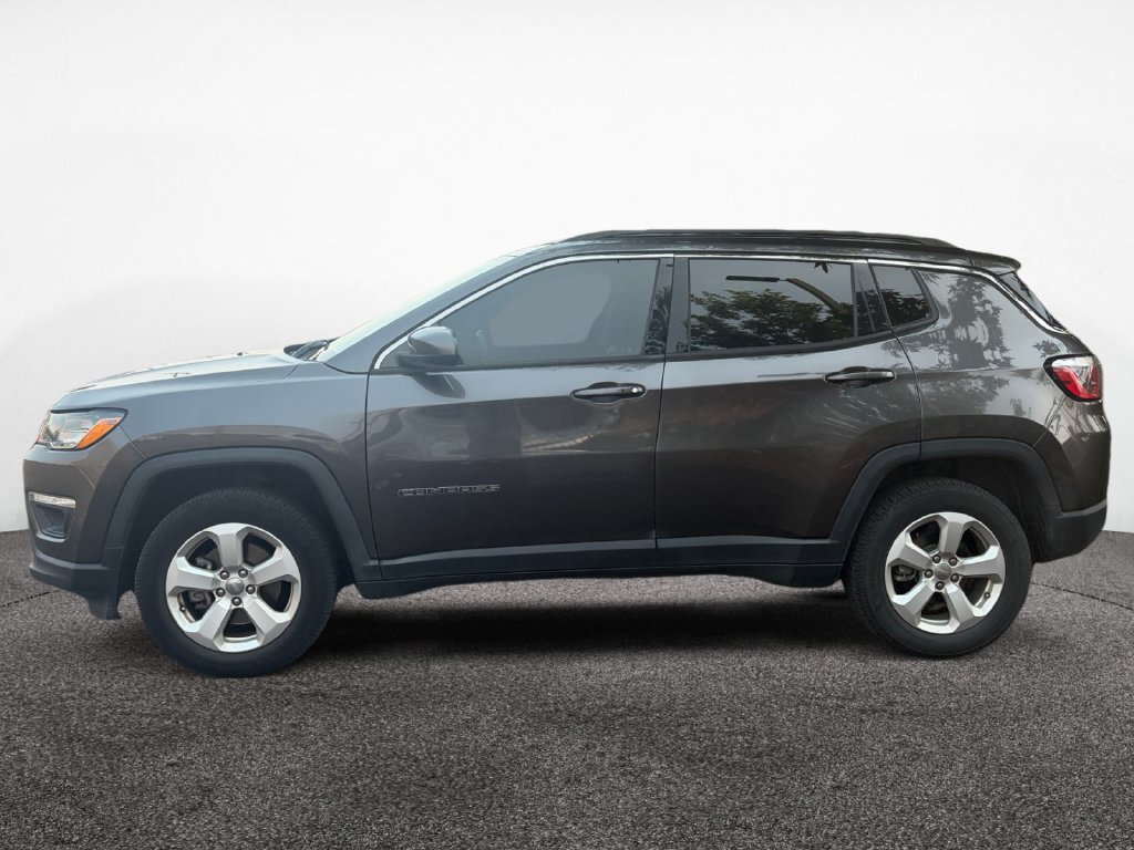 Used 2018 Jeep Compass Latitude w/ Cold Weather Group AWD/4WD image 2