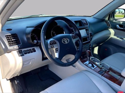 Used 2013 Toyota Highlander Limited FWD image 18