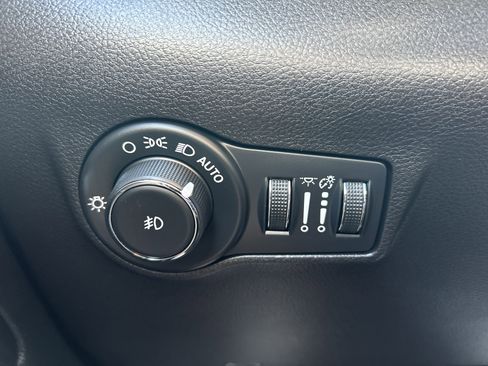 Used 2024 Jeep Compass Latitude w/ Convenience Group image 34