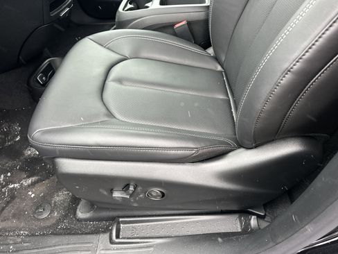 New 2026 Chrysler Pacifica Select image 25