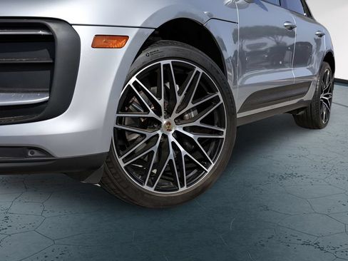 Used 2024 Porsche Macan AWD/4WD image 4