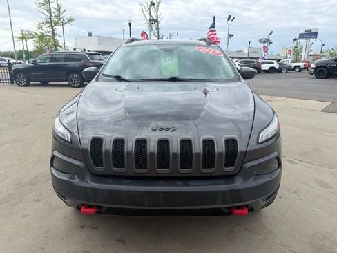 Used 2017 Jeep Cherokee Trailhawk w/ Cold Weather Group AWD/4WD image 2