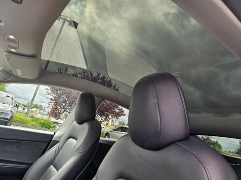 Used 2021 Tesla Model Y Long Range AWD/4WD image 26
