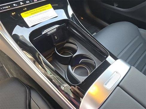 Used 2025 Mercedes-Benz GLC 350e 4MATIC image 32