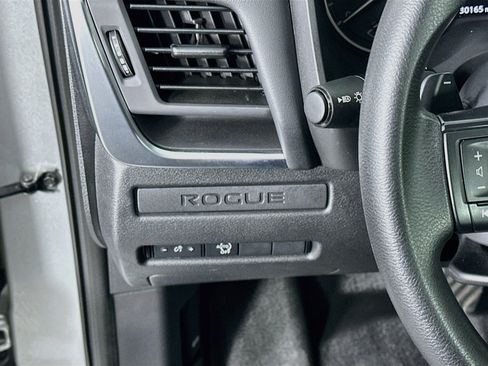 Used 2024 Nissan Rogue S FWD image 17
