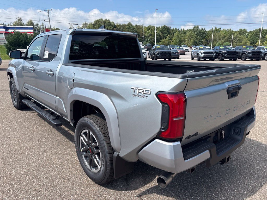 Used 2026 Toyota Tacoma TRD Sport AWD/4WD image 4