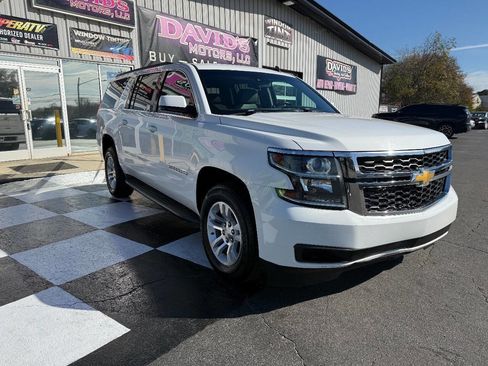 Used 2015 Chevrolet Suburban LT image 3