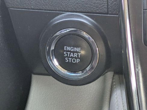 Used 2014 Toyota Camry XLE image 15