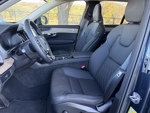 Used 2025 Volvo XC90 B6 Plus image 16