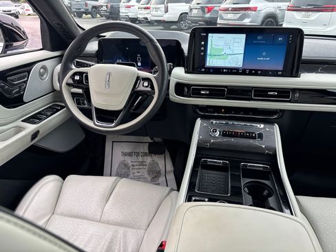 Certified 2025 Lincoln Aviator Black Label AWD/4WD image 30