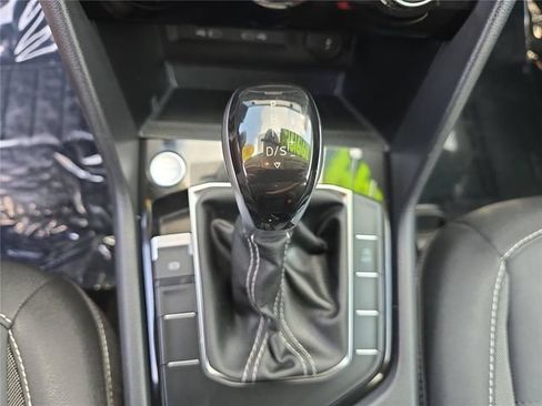 Used 2024 Volkswagen Taos SE FWD image 17