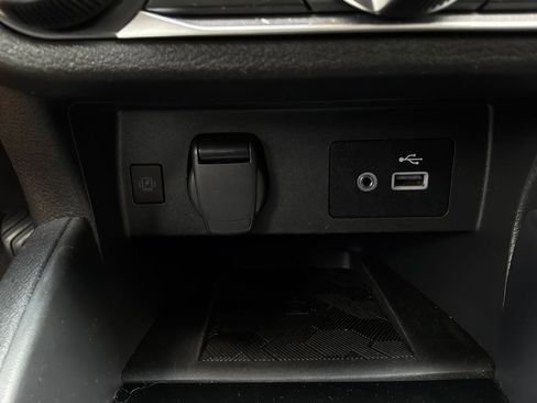 Used 2025 Nissan Versa SV FWD image 23