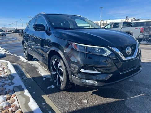 Used 2022 Nissan Rogue Sport SL w/ Premium Package image 3