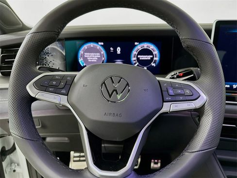 New 2025 Volkswagen Tiguan SE R-Line image 18