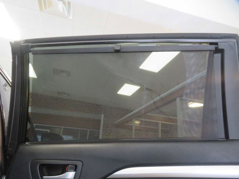Used 2016 Toyota Highlander XLE FWD image 25
