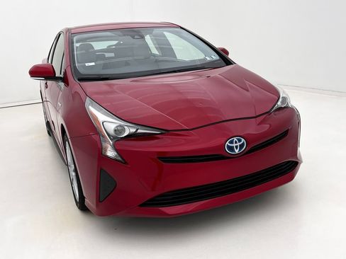 Used 2017 Toyota Prius Three FWD image 3