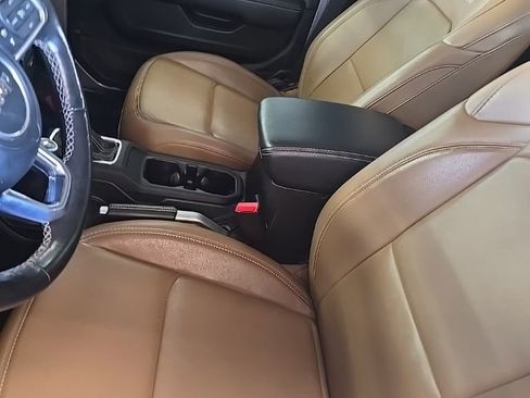 Used 2020 Jeep Gladiator Rubicon image 3