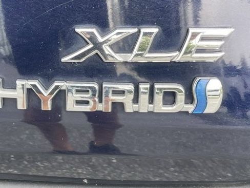 Used 2023 Toyota Sienna XLE image 21