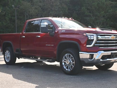 Used 2024 Chevrolet Silverado 2500 LTZ w/ LTZ Plus Package image 11