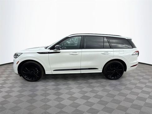 Used 2023 Lincoln Aviator Black Label w/ Jet Package image 9