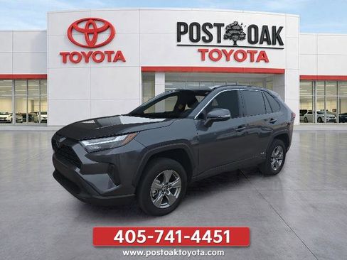 Used 2025 Toyota RAV4 XLE w/ Convenience Package AWD/4WD image 4
