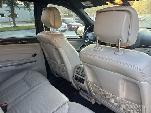 Used 2010 Mercedes-Benz GL 320 BlueTEC 4MATIC image 25