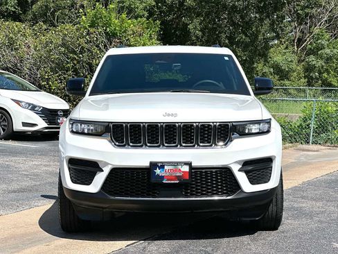Used 2025 Jeep Grand Cherokee Laredo w/ MOPAR Finishing Package RWD image 10