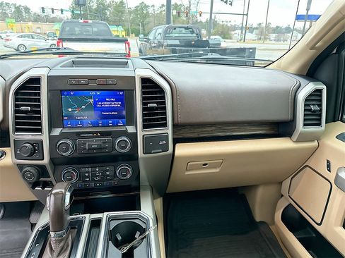 Certified 2019 Ford F150 Lariat image 20